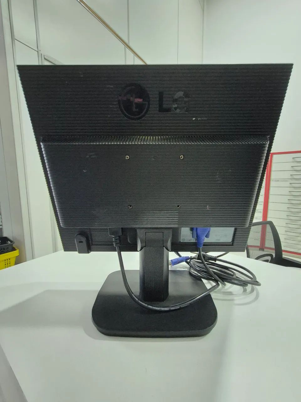 Conjunto de 2 monitores + 2 CPUs - Foto 2