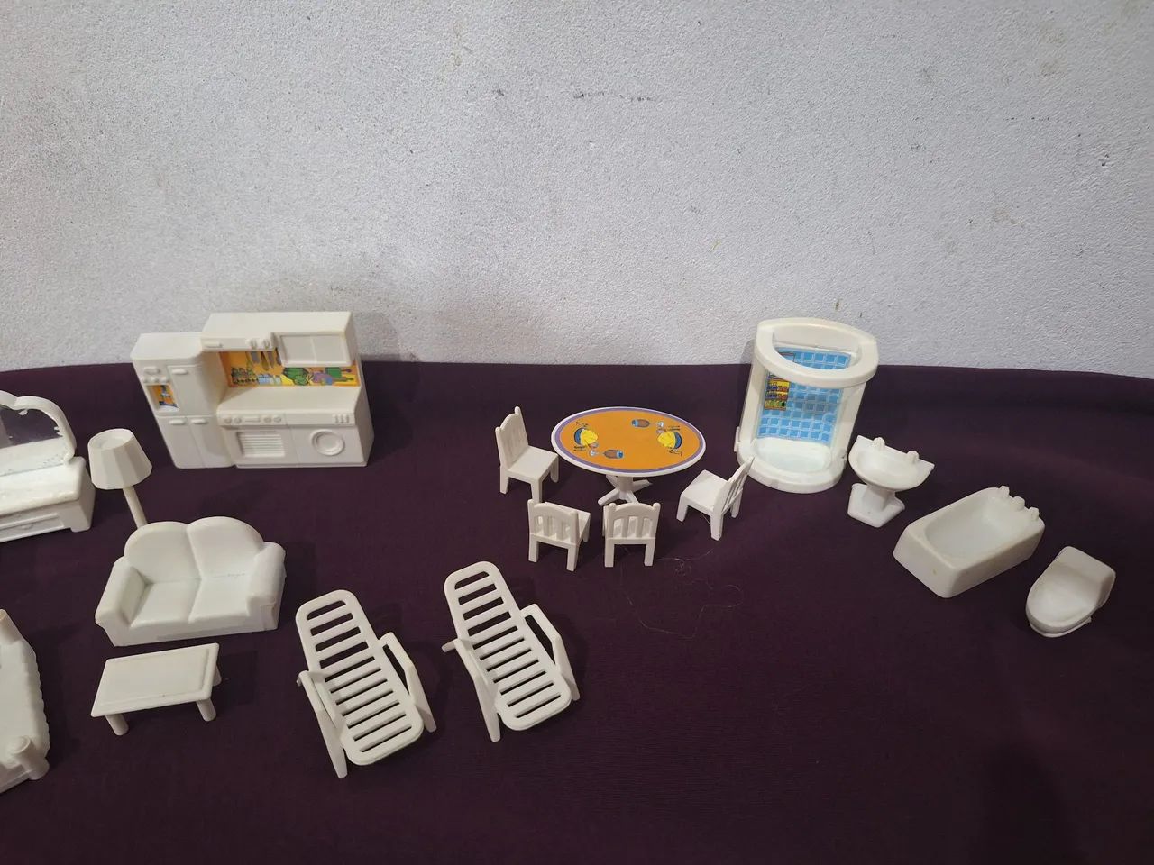 Lote de moveis de mini boneca antigos vintage - Foto 3