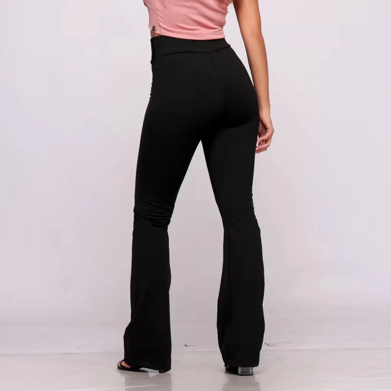Calça legging flare peluciada Preta - Foto 4