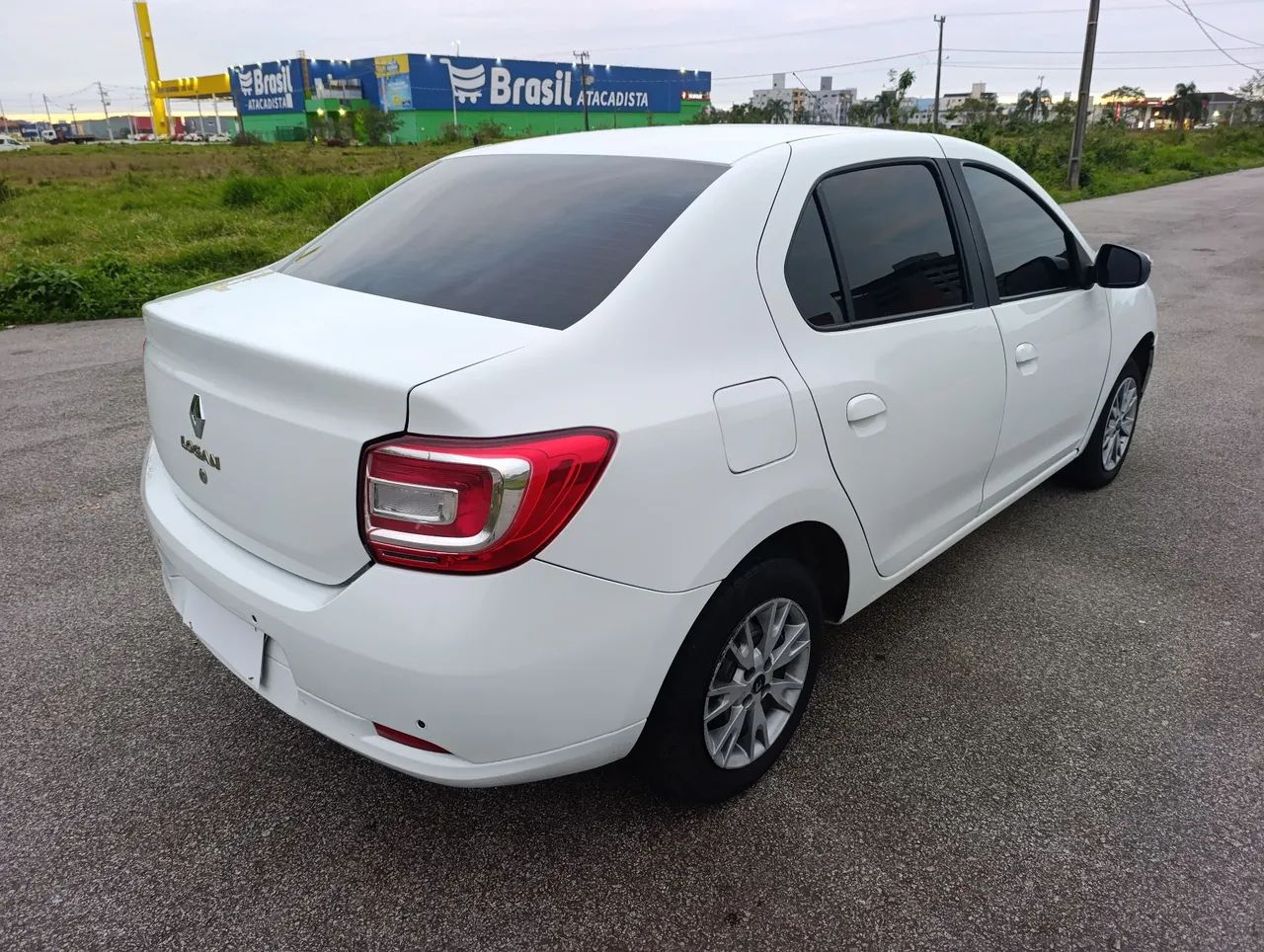 Renault Logan Dynamique Hi-flex 1.6 8V 4P 2014 - Foto 3
