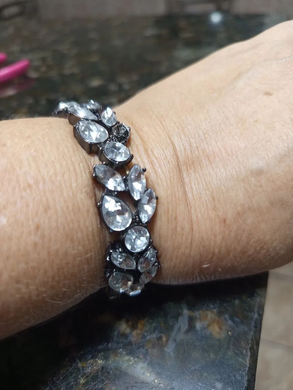 Bracelete em elástico com pedras  - Foto 2