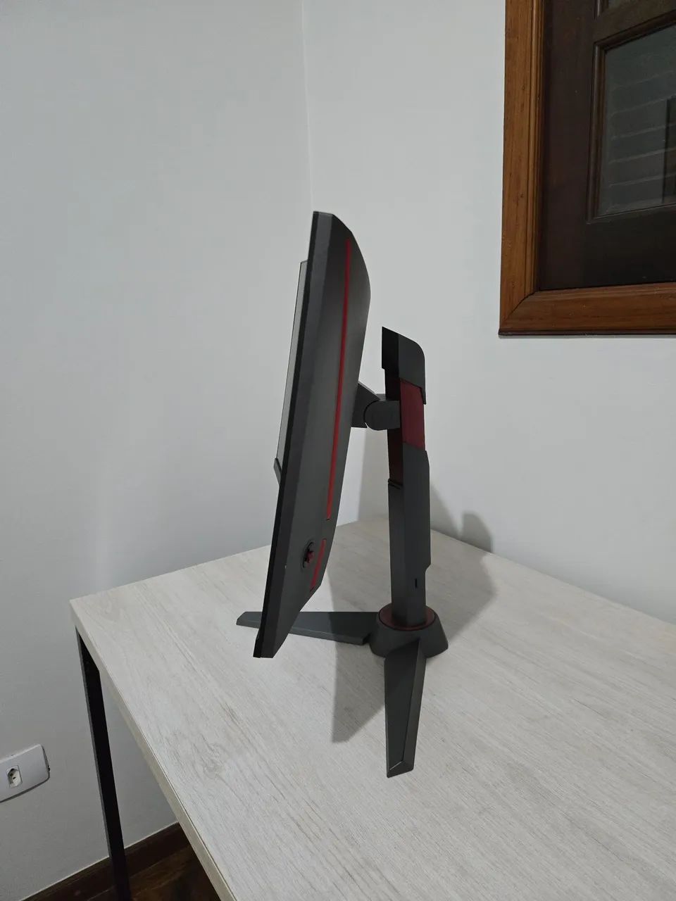 Monitor gamer MSI 24" curvo - Foto 3