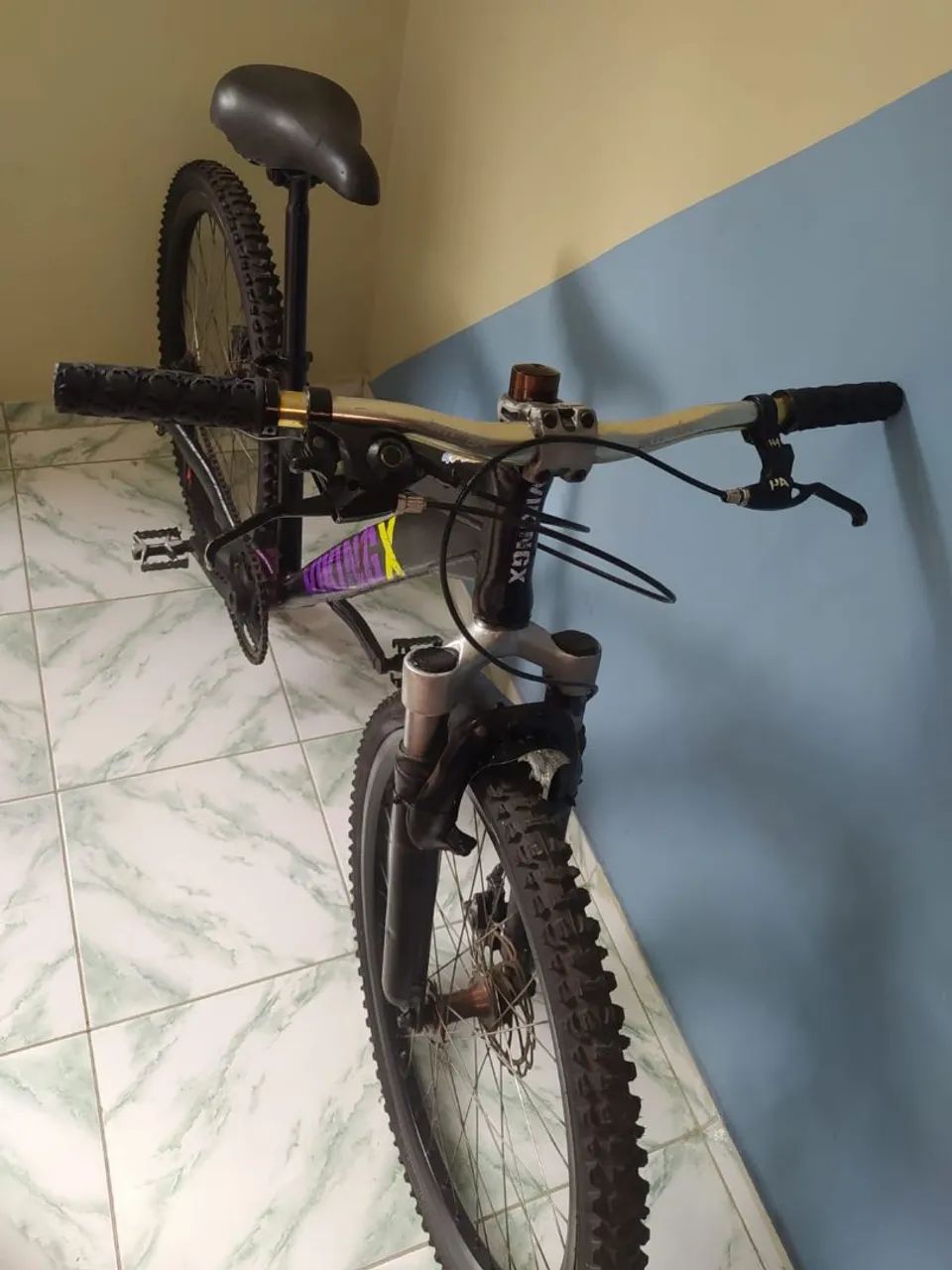 Bicicleta vikingx preto com lilás  - Foto 4