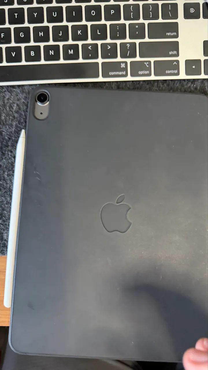 iPad Air 5 geração 64GB com capa e caneta original Apple  - Foto 4
