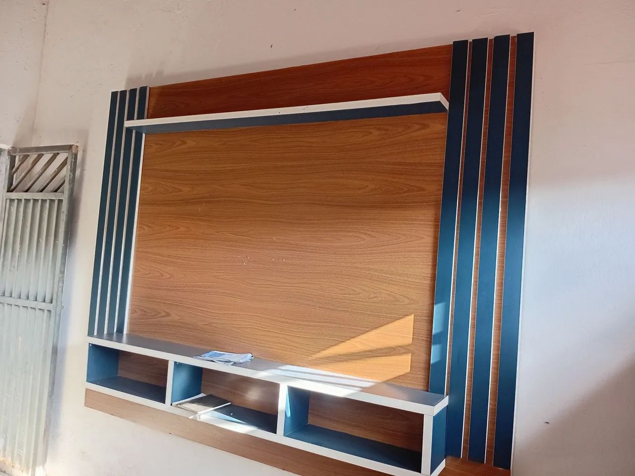 Vendo esse painel bem grande de MDF pega TV de até 75 polegadas.. - Foto 2