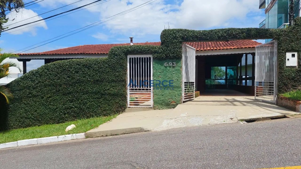 Casa triplex 4 quartos no Parque Imperial a venda