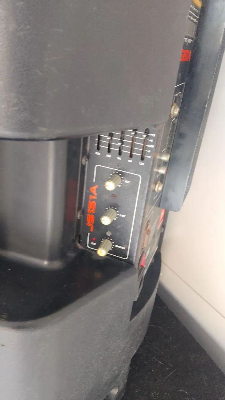 Caixa ativa JBL de 15 - Foto 3