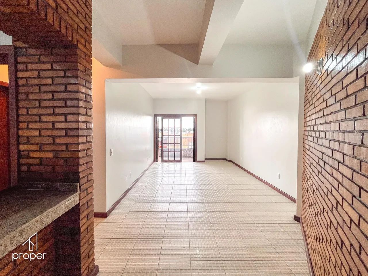 Apartamento com sacada para aluguel no Centro - Pelotas/RS