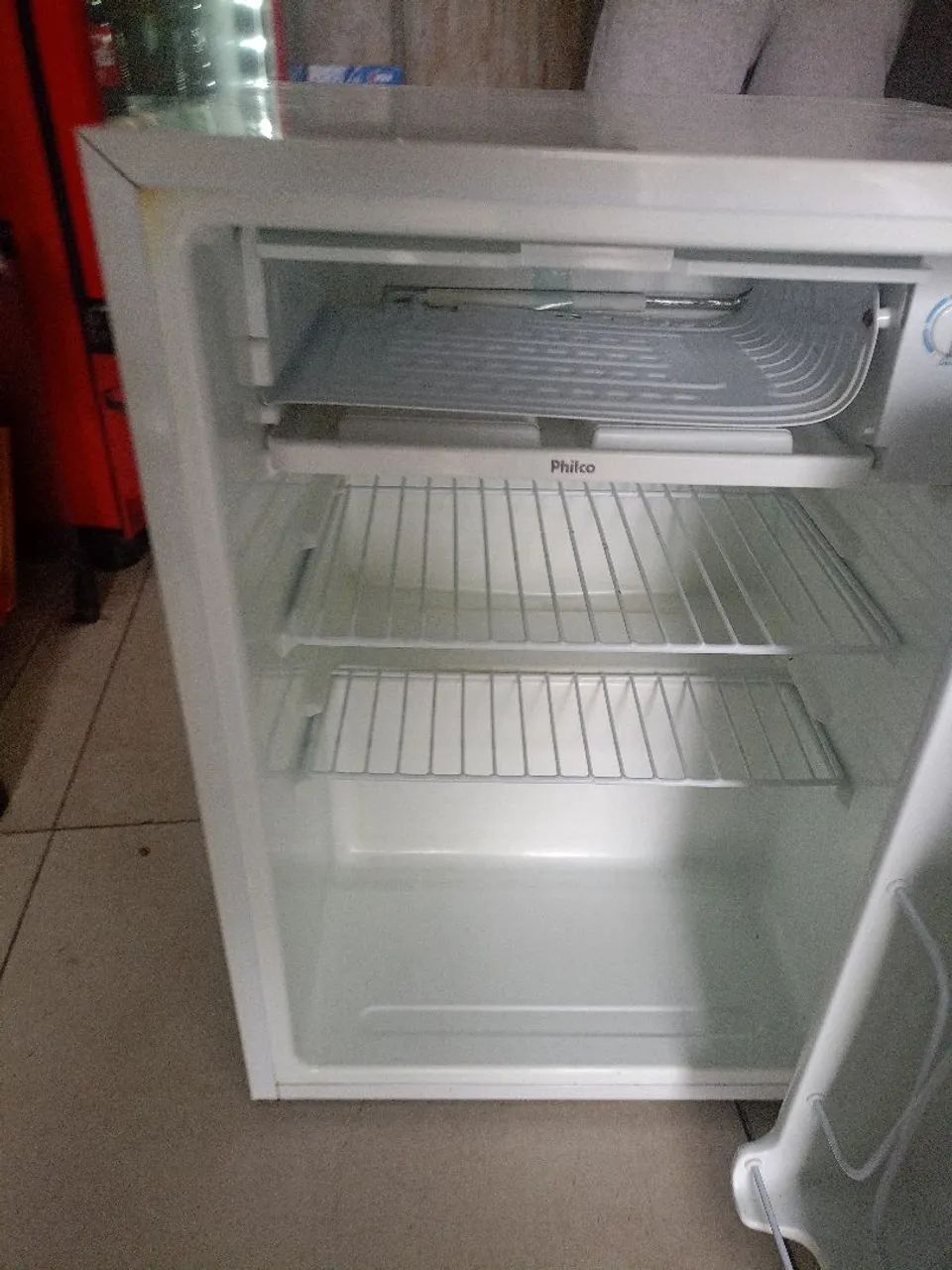 Frigobar excelente funcionando perfeitamente 80 litros  - Foto 4