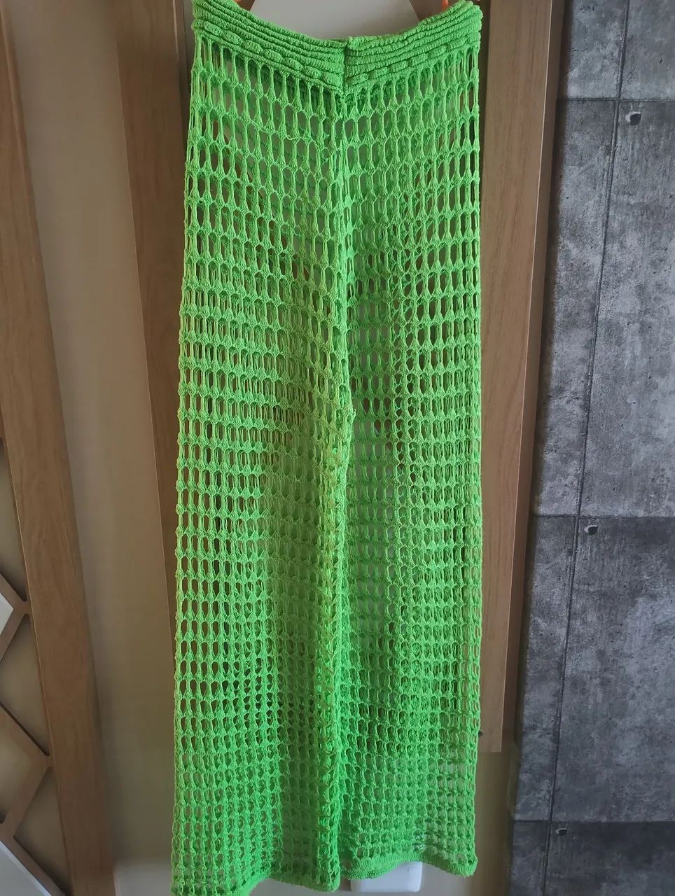 Calça de praia em tricô verde neon - Foto 3
