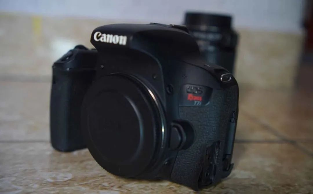 CÂMERA CANON T7i