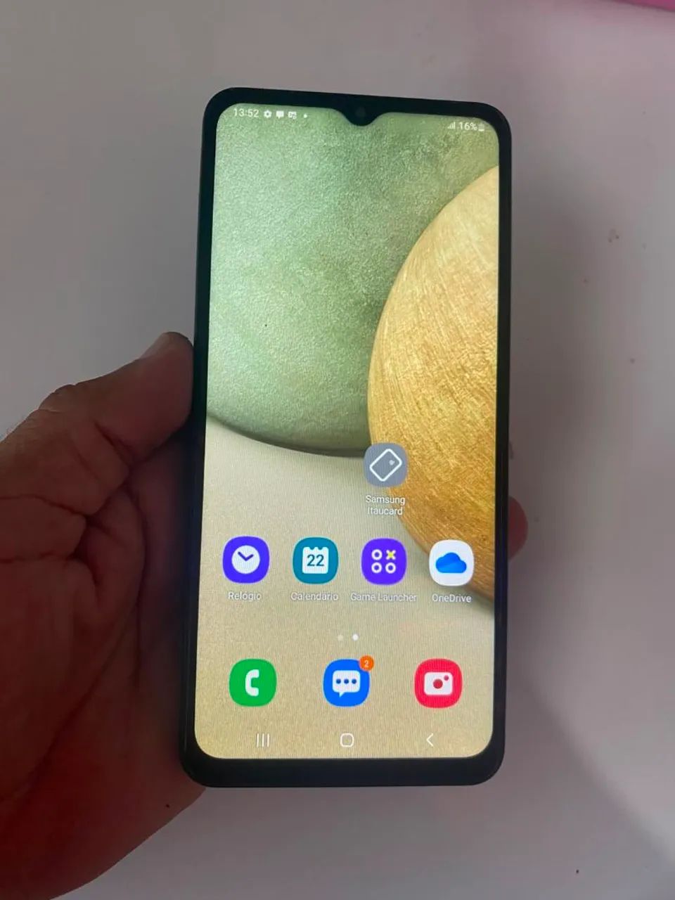 Celular em bom estado de uso 