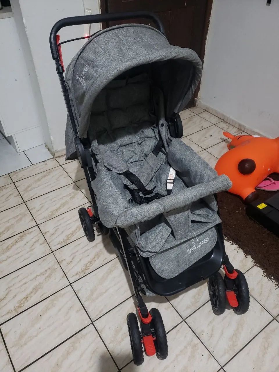 Carrinho para bebê + brinde banheira