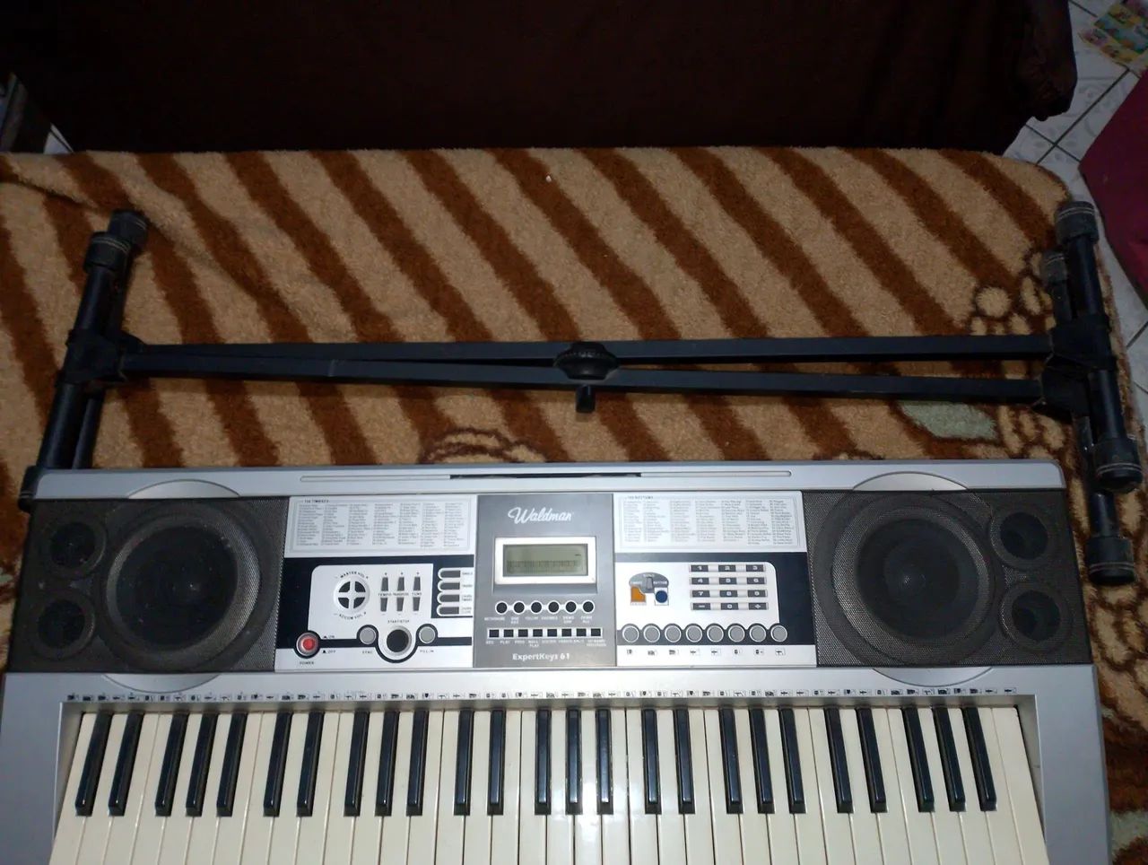 1 teclado com suporte,1 tv 32 polegadas  - Foto 5