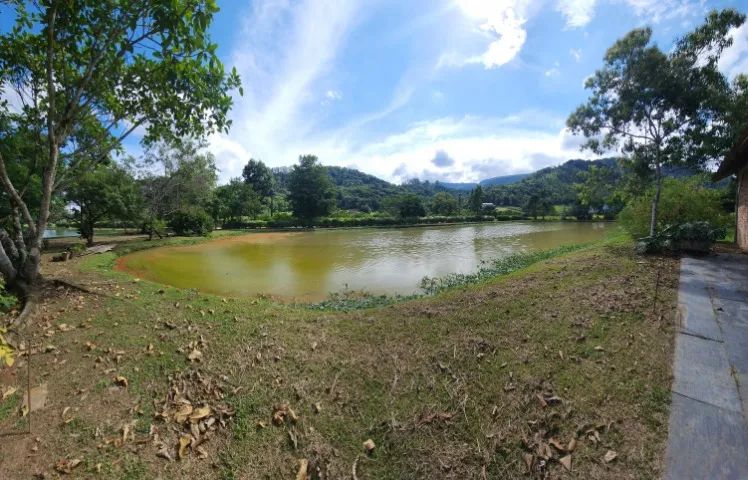 REFÚGIO EM MEIO A NATUREZA