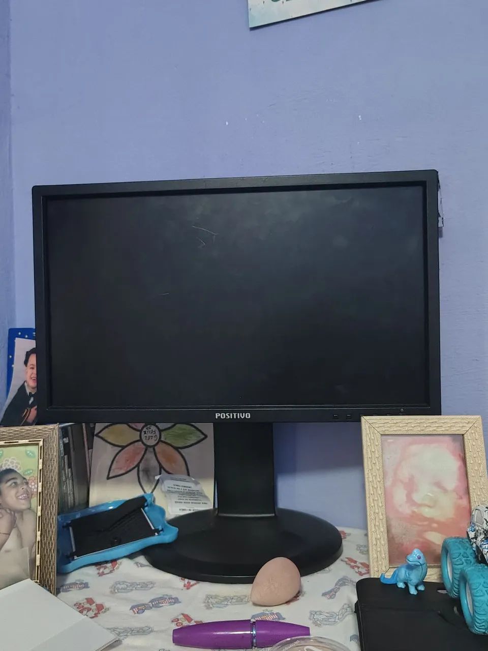 Monitor quebrado - retirada de peças 