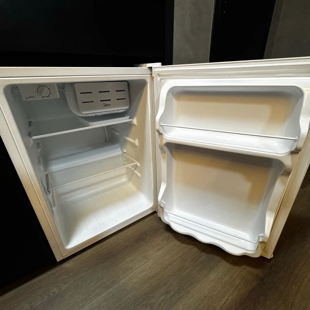Frigobar midea 67 litros seminovo  - Foto 2