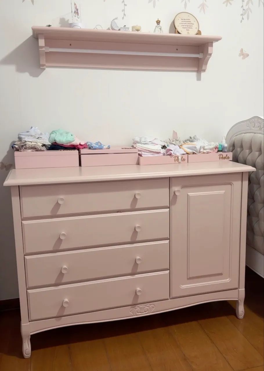 Cômoda e prateleira bebê 