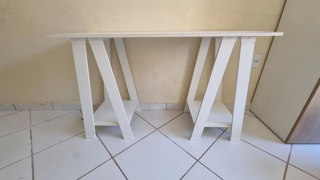 Escrivaninha Estilo Cavalete Branca em MDF (Comprada na Módulos)