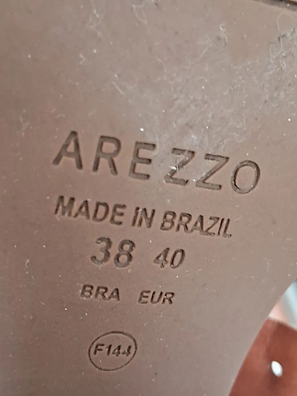 Sandália Arezzo dourada - Foto 4