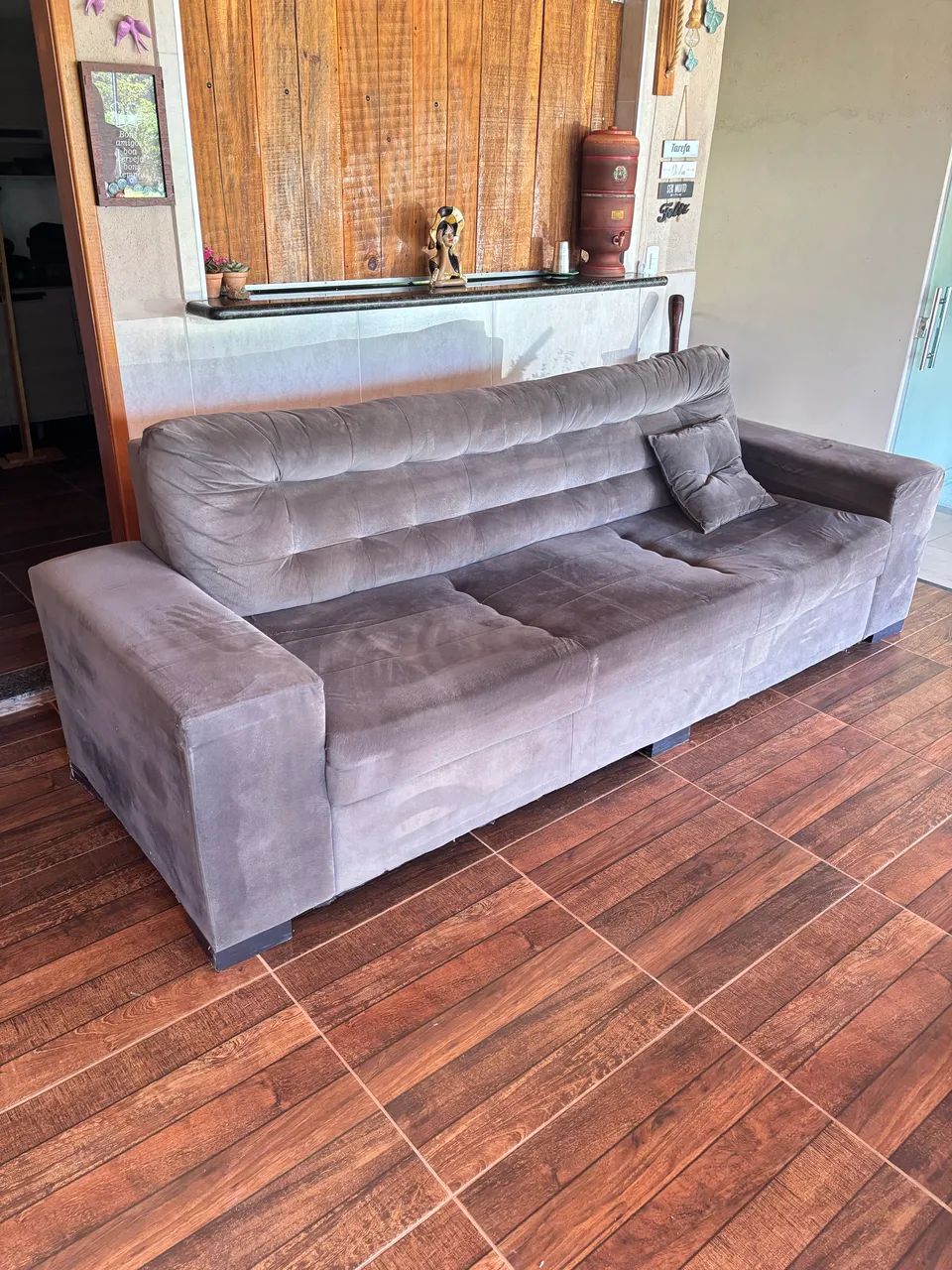Sofá 3 lugares em suede cinza