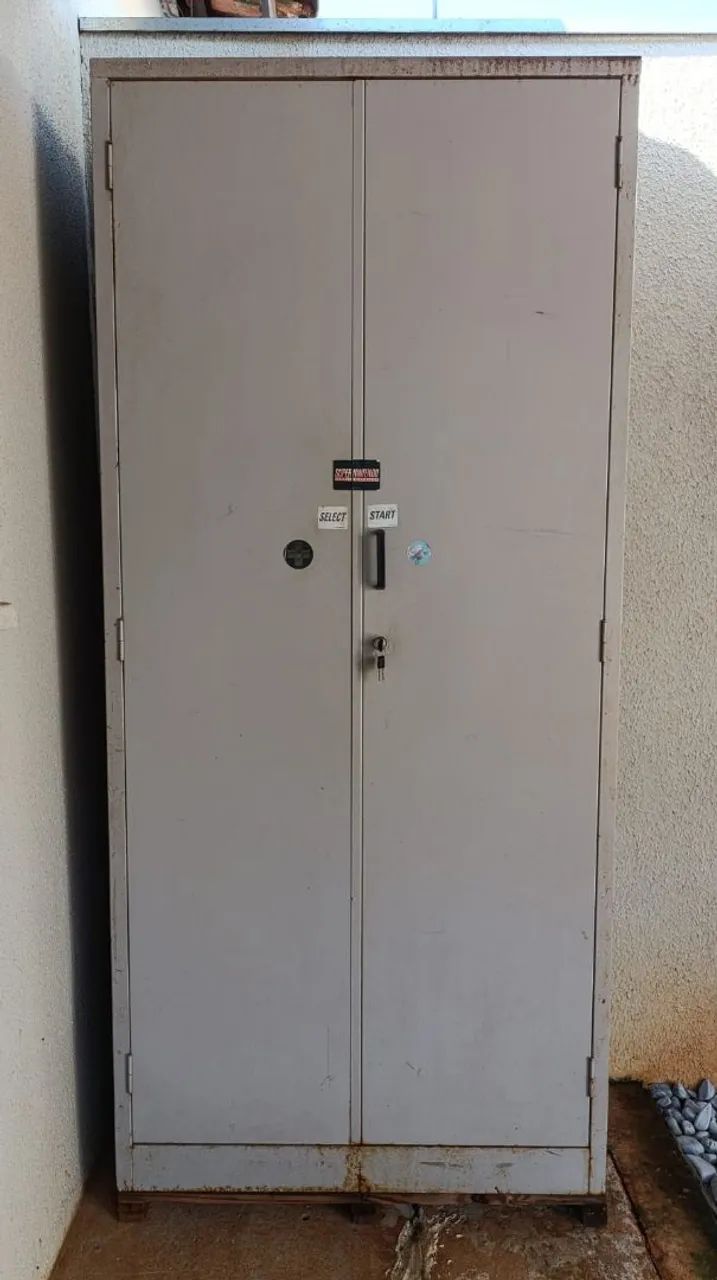 ARMÁRIO DE AÇO 