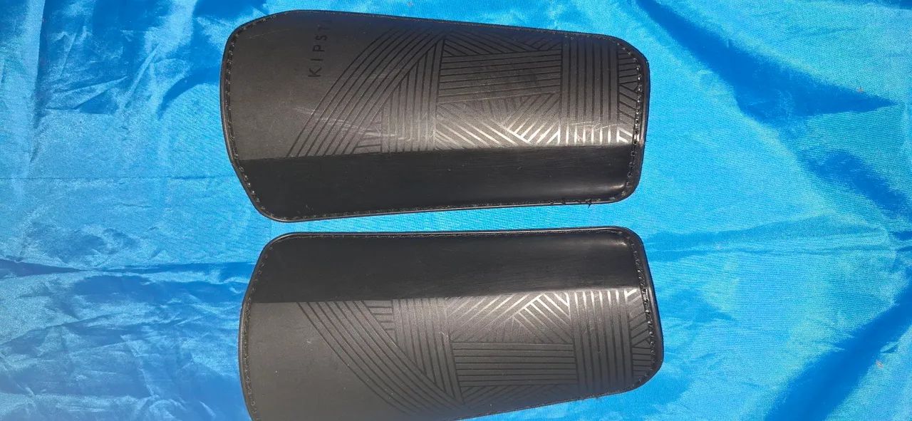 caneleira de futebol Kipsta Essential 100 preta