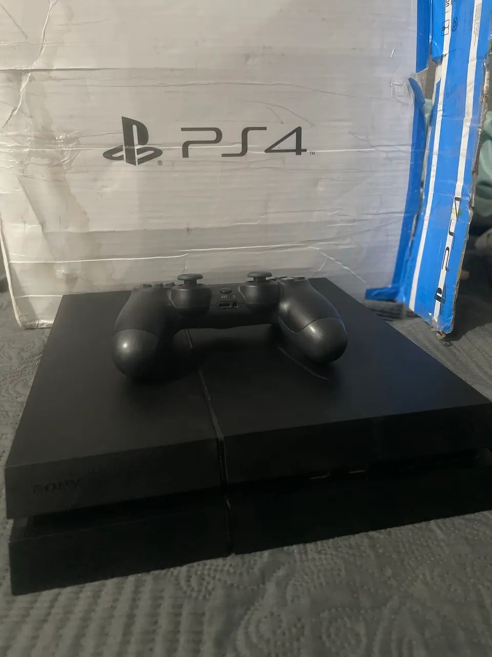 Playstation 4 com 6 jogos em mídia digital 