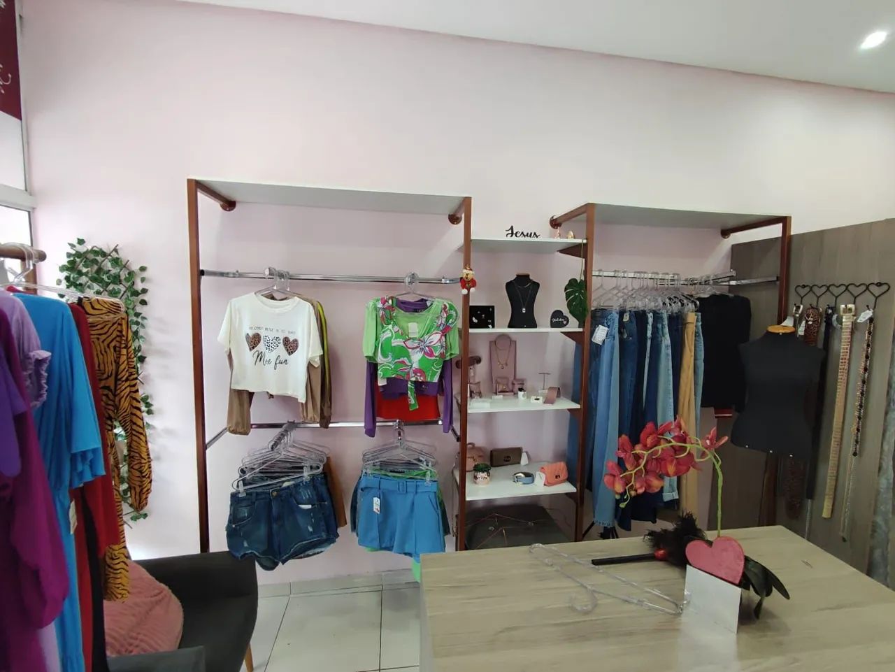 ARARAS PAREDE ROSE GOLD PRATELEIRA CABIDEIRO - Foto 2