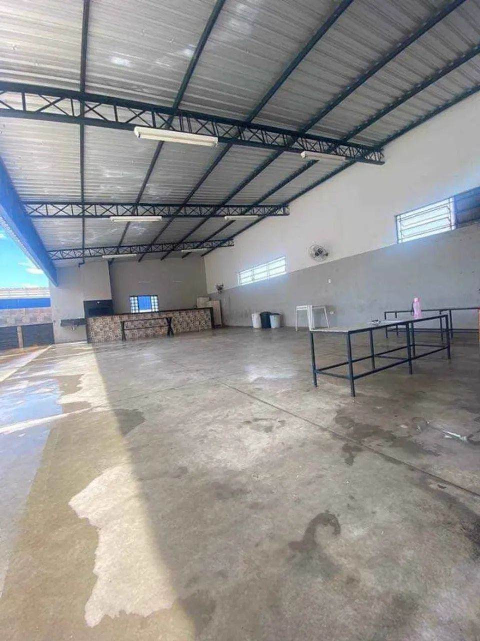 ALUGA-SE COMERCIAL PROX AABB