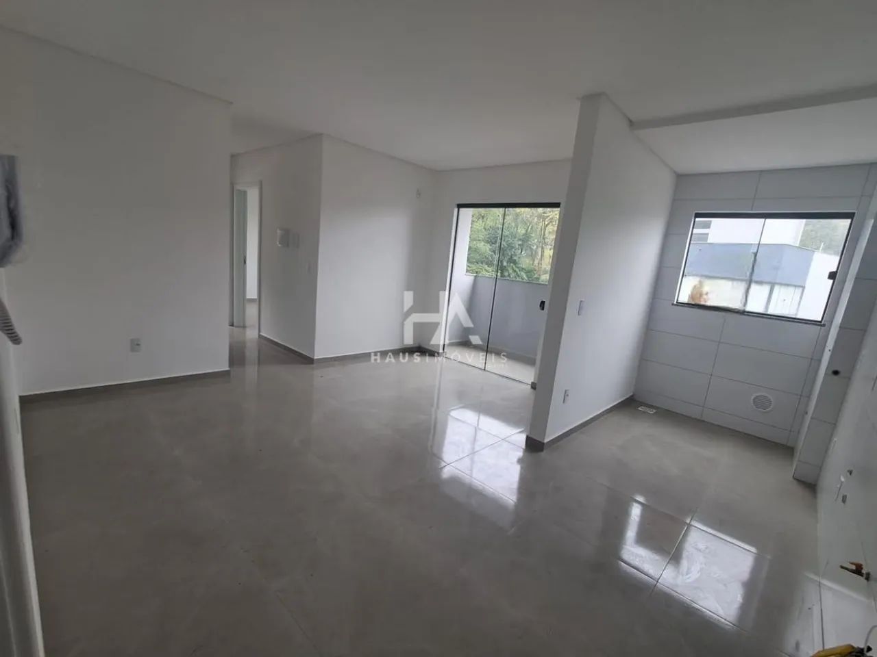 Apartamento para alugar no bairro Czerniewicz com 56 m² e 2 dormitórios/quartos.
