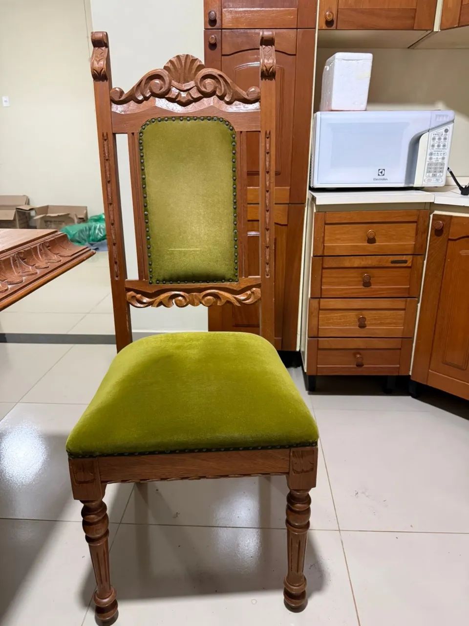 MESA COM 8 CADEIRAS - Foto 3