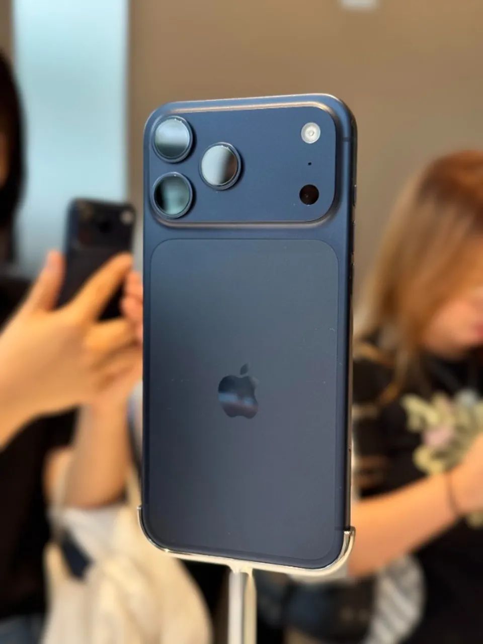 OPORTUNIDADE - iPhone 17 Pro Max 256GB Azul  - Foto 2