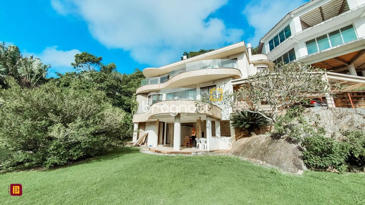 Casa com à venda na Lagoa da Conceição - Florianópolis/SC