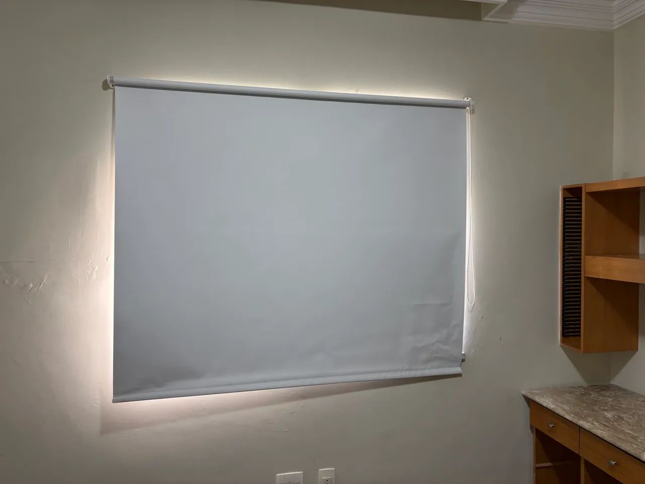 Persiana blackout medindo 1,56m x 1,60m