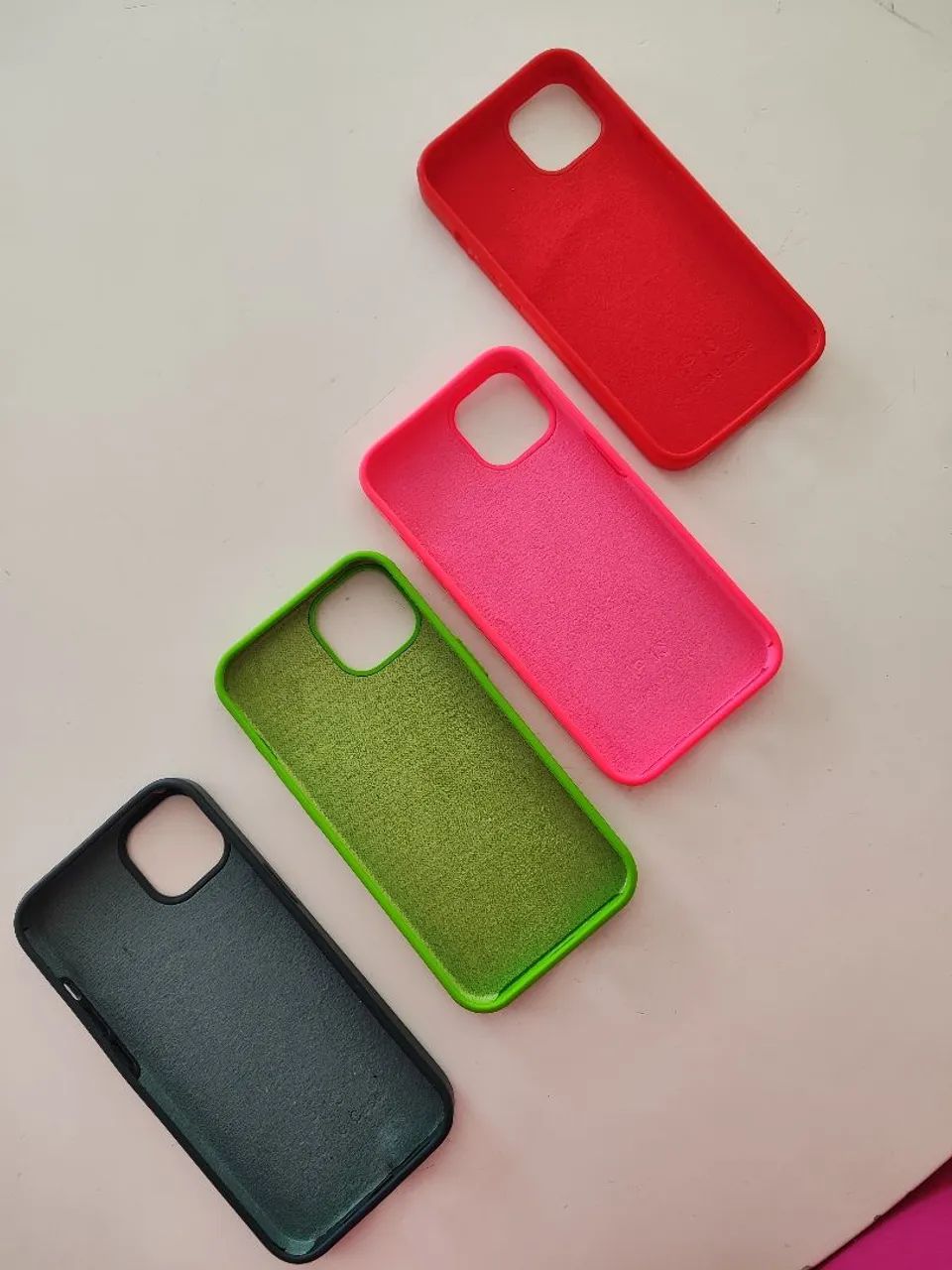Capas de iPhone 14/15 - Foto 2