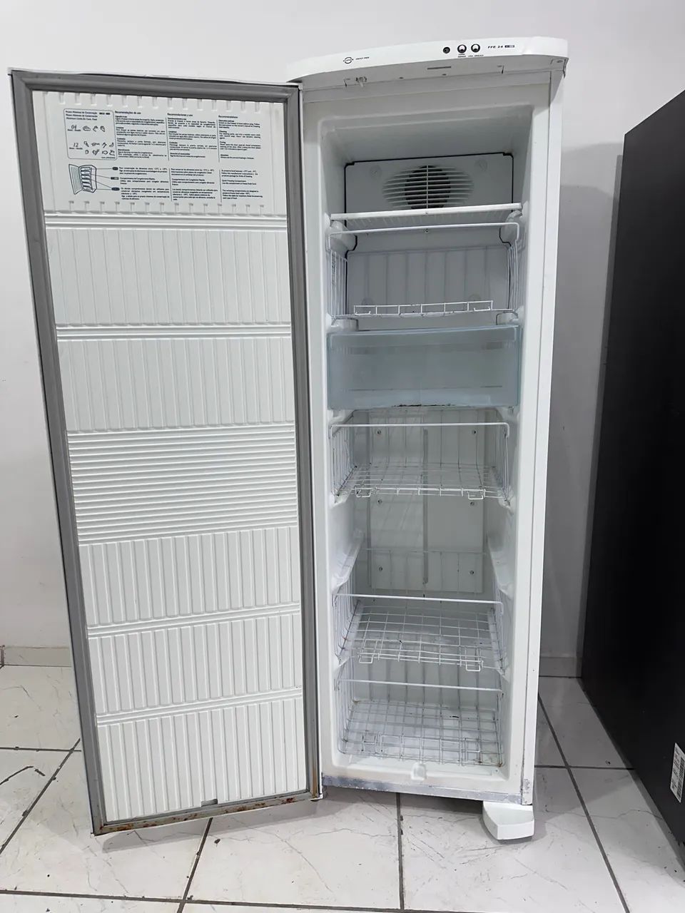 Freezer vertical Electrolux 