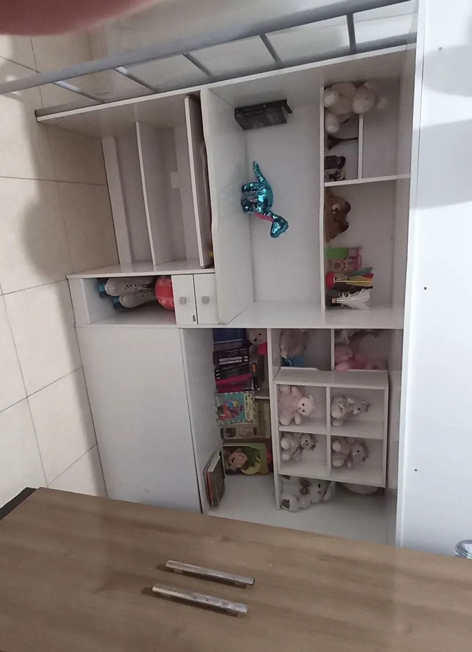 Cama solteiro integrada com bancada de estudo,  ninchos, baú e prateleiras  - Foto 3