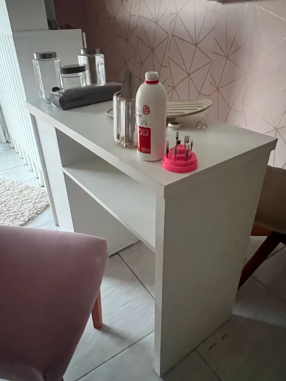 Maca, mesa de alongamento de unha, carrinho de manicure, poltronas etc - Foto 4