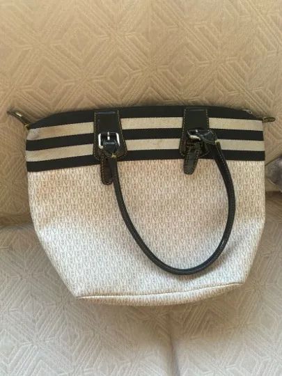 BOLSA BEGE E PRETA VICTOR HUGO - Foto 2