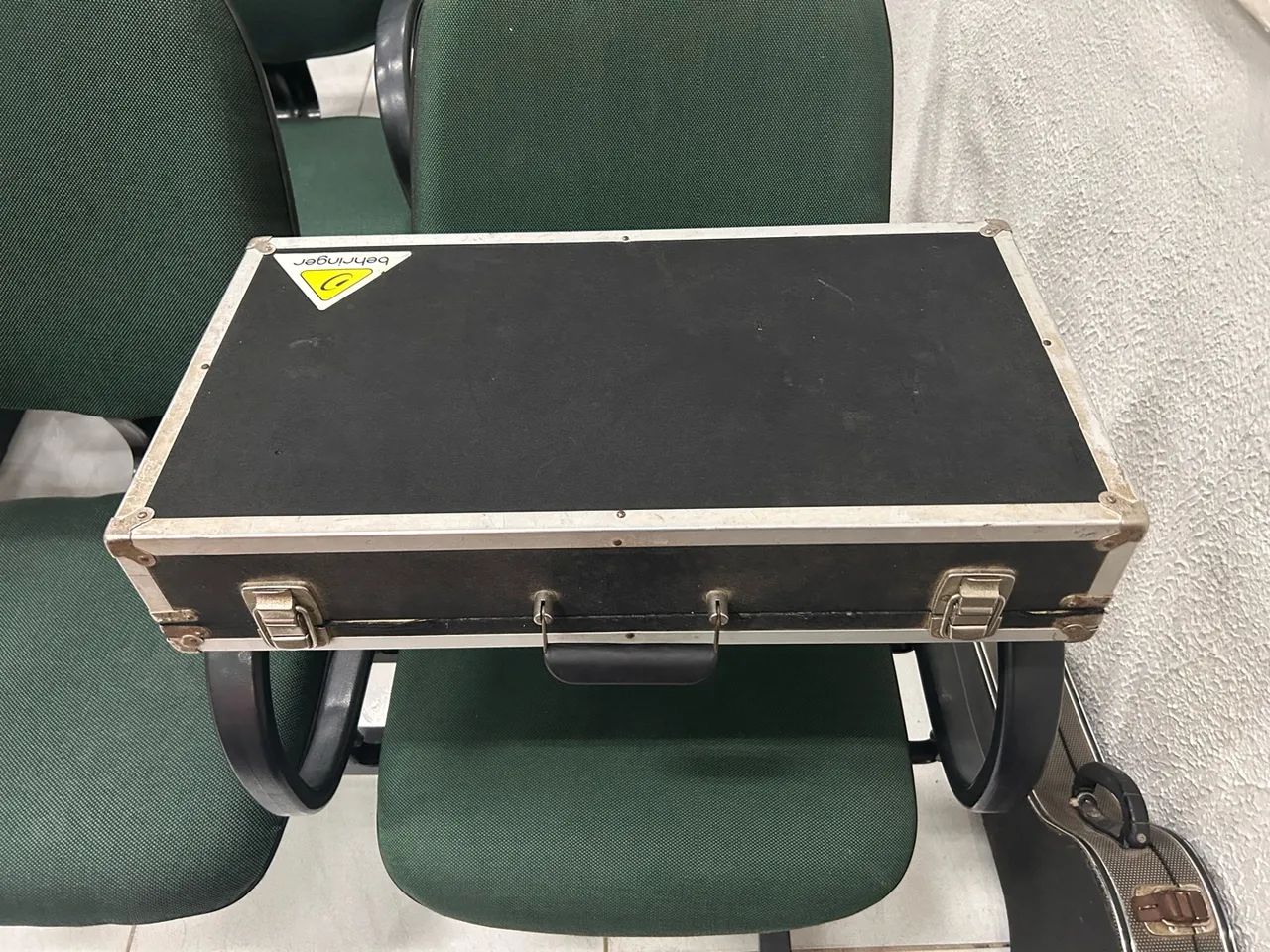 Case de pedaleira p/ guitarra e violão 