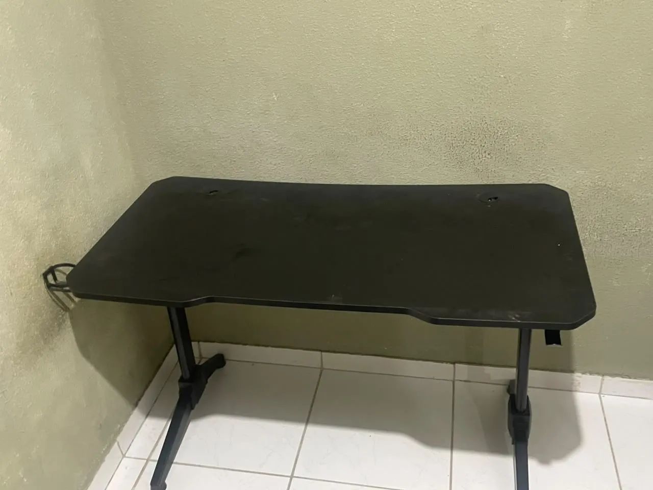 MESA GAMER KBM PRATICAMENTE NOVA  - Foto 4