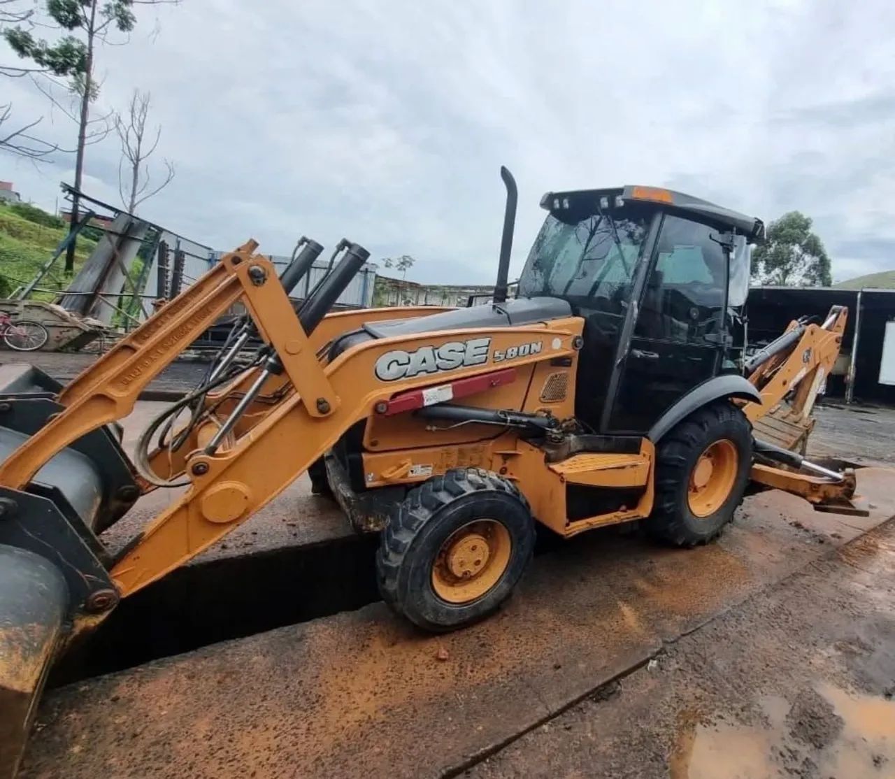 Retroescavadeira Case 580N 15/15  - Foto 2