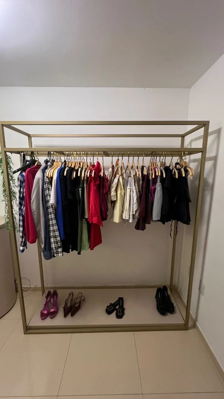 BALCÃO/CAIXA e ARARA DE ROUPAS - Foto 4
