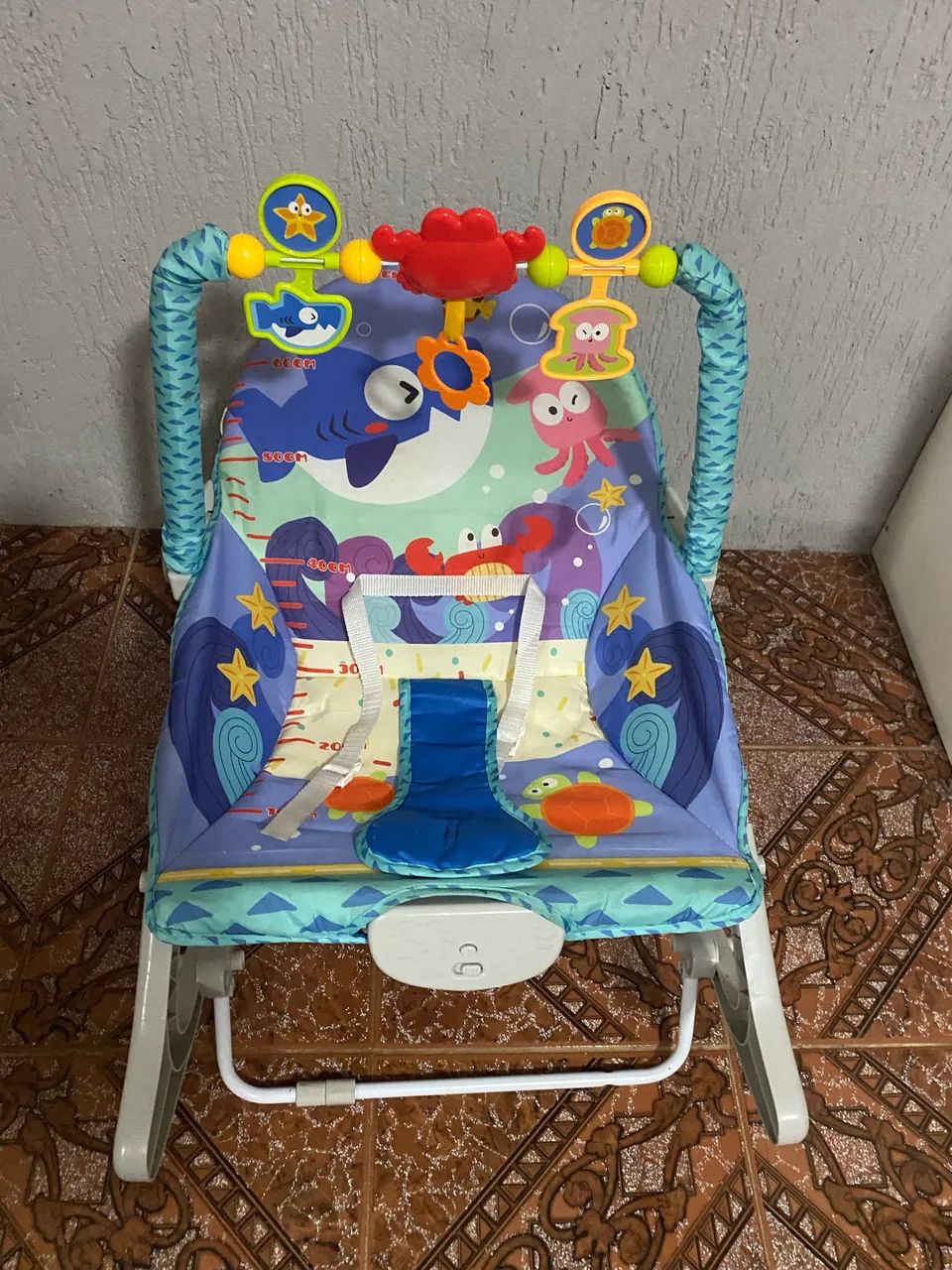 Cadeirinha de balanço musical - Foto 2