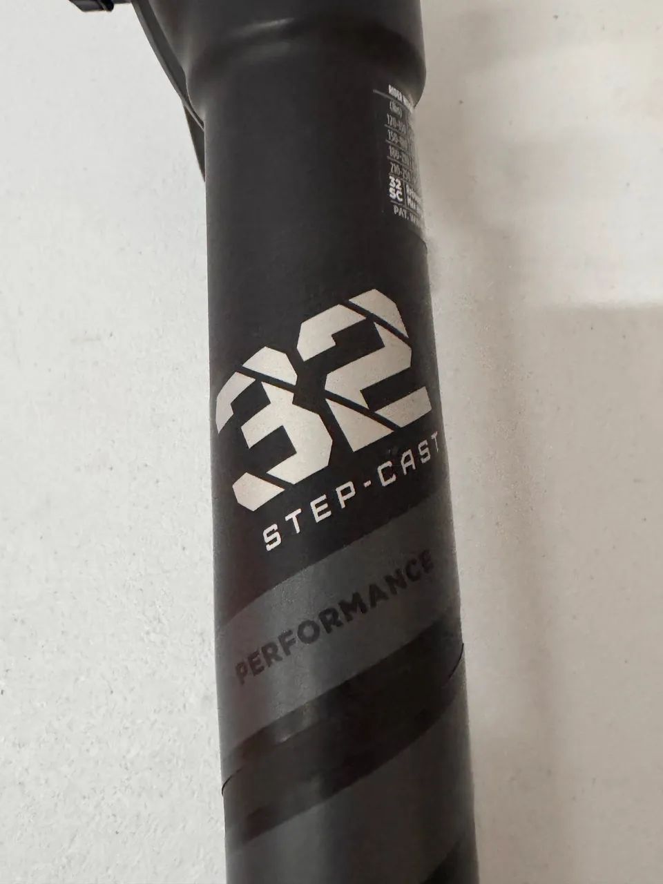 SUSPENSÃO FOX PERFORMANCE STEP-CAST 29 100 MM ESTADO ZERO  - Foto 5