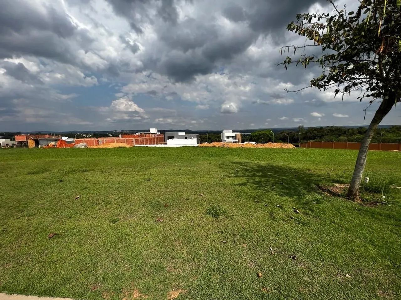 LINDO LOTE 445M² CONDOMÍNIO ALPHAVILLE CASTELLO!!! - Foto 3