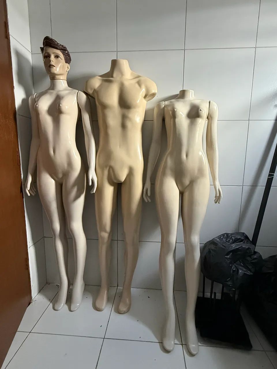Venda de 3 manequins e 200 cabides - Foto 2