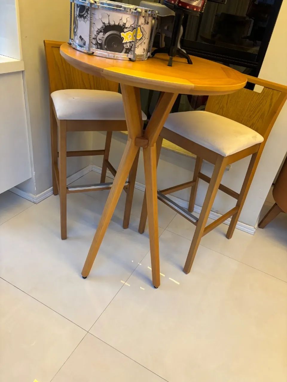 Bistrô e banqueta