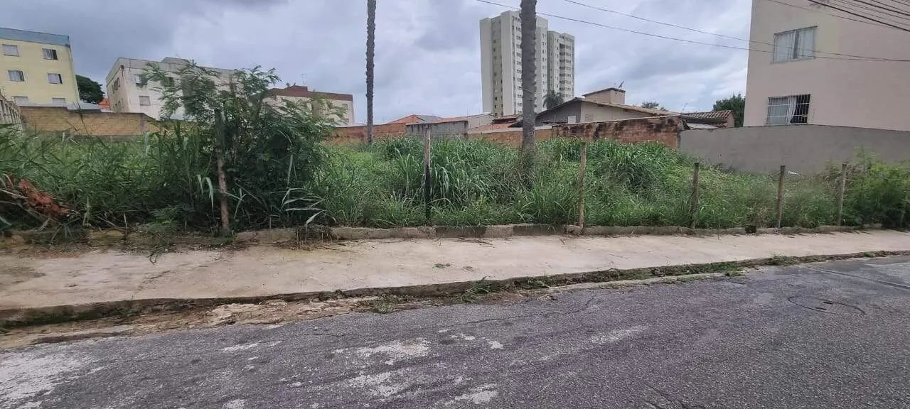 Lote semi plano no Bairro Serrano 1.084 m². - Foto 2